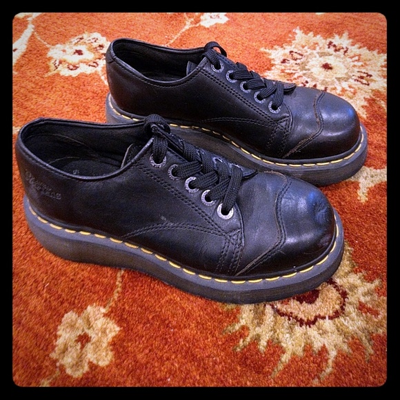 Dr. Martens Shoes - Dr Martens black shoes size 7/38